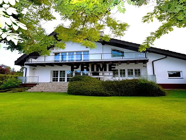 Pronájem rodinného domu 300 m², pozemek 779 m²